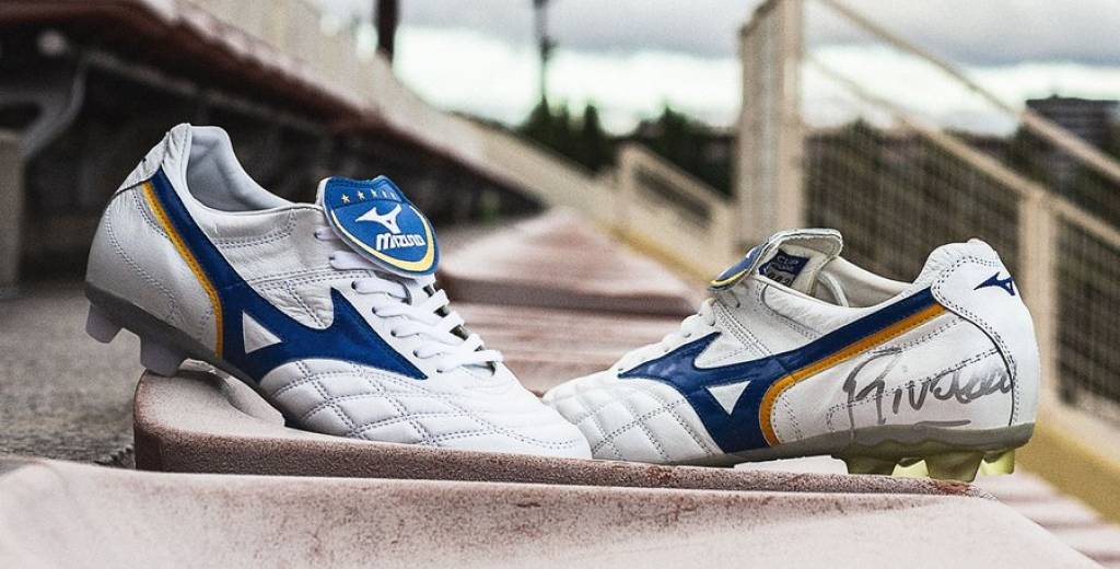 La nueva colección de botas "Blue legend" de Mizuno