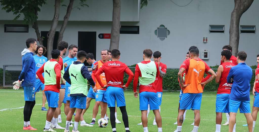 &iexcl;Quieren la verdad! La plantilla de Chivas, enojada con Gago por "falta de honestidad"