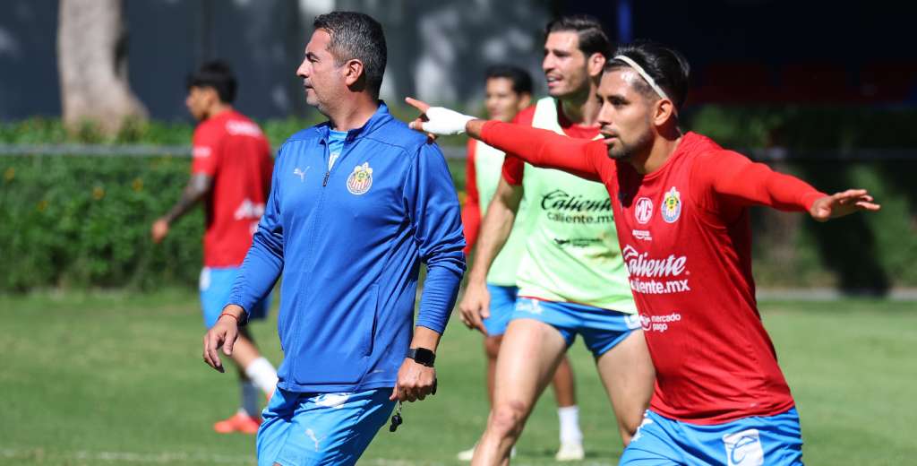 Un grande de M&eacute;xico busca t&eacute;cnico en Espa&ntilde;a: qui&eacute;n ser&aacute; el DT de Chivas