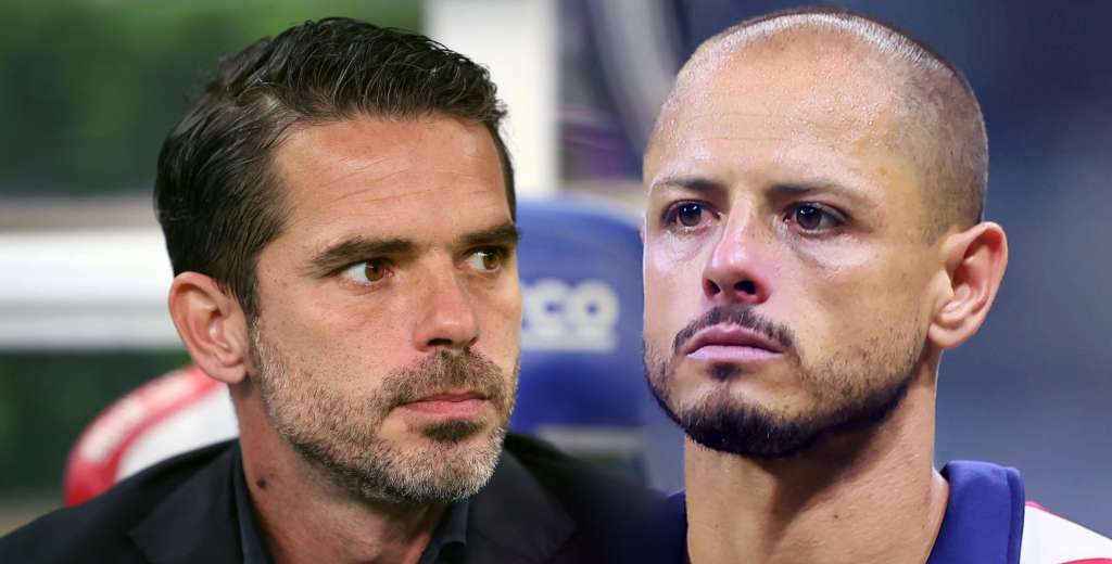 Chicharito hundi&oacute; a Gago por dejar Chivas: la frase que public&oacute;