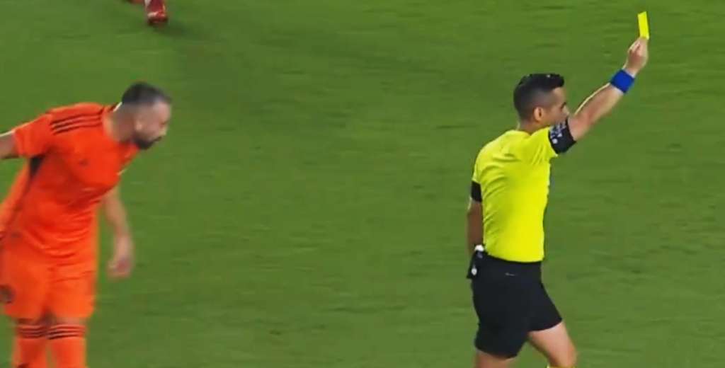 Ins&oacute;lita expulsi&oacute;n de un mexicano en la MLS: escupi&oacute; al &aacute;rbitro y lo vieron con el VAR
