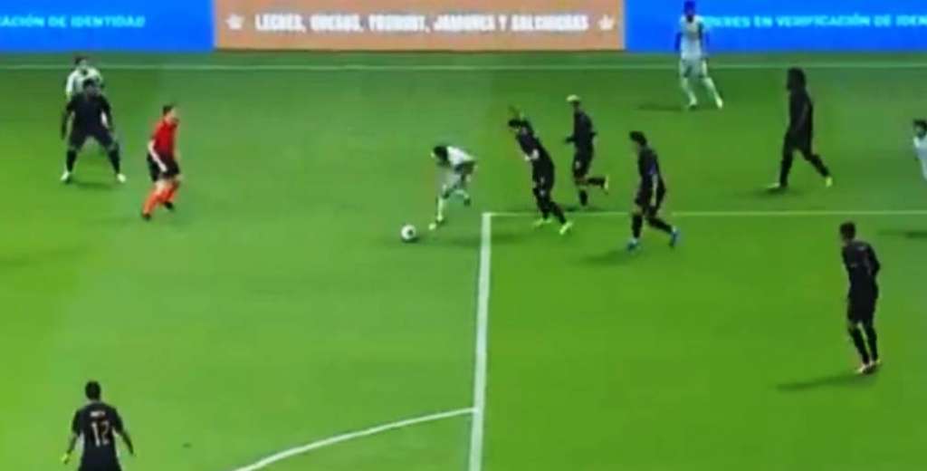 Arde Honduras: M&eacute;xico los elimin&oacute; con un penal y aseguran que fue afuera del &aacute;rea