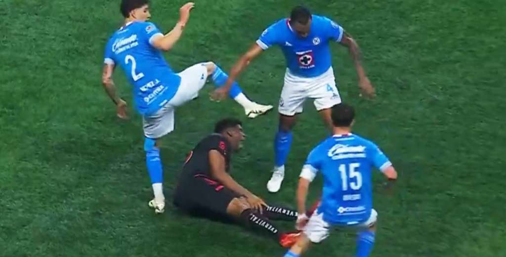 Desesperaci&oacute;n y crisis en Cruz Azul: derrota ante Xolos y expulsi&oacute;n irresponsable de S&aacute;nchez