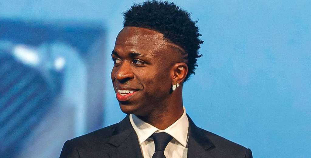 Vinicius gan&oacute; el The Best y el explot&oacute;: "Intentaron borrarte de todo y t&uacute;..."
