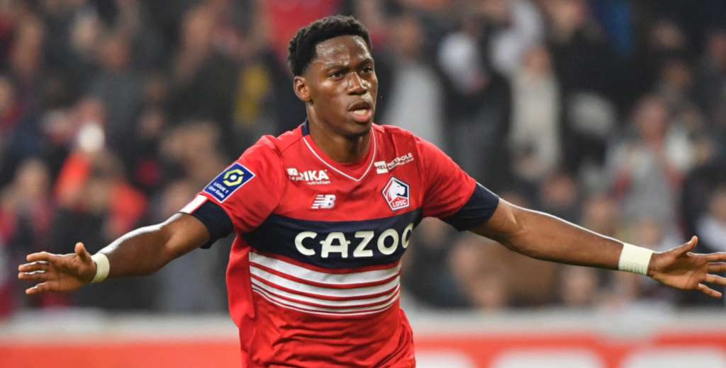 Sufre el Barcelona: Jonathan David en lista de tres grandes de la Premier...