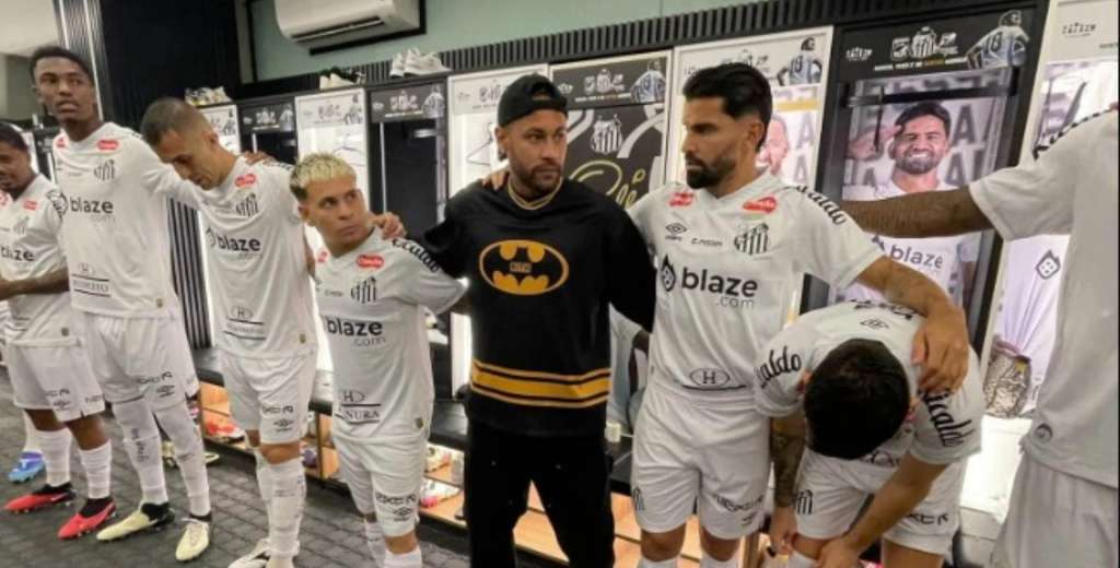 Neymar fue al vestuario del Santos, saludó al equipo y tomó la peor decisión