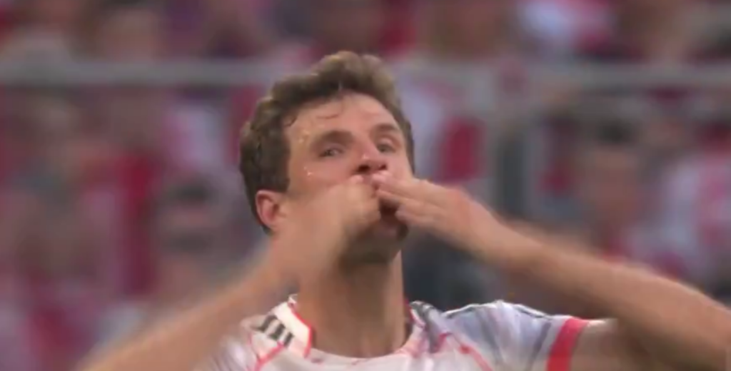 El momento más emotivo del fin de semana: Muller se despidió del Bayern Munich