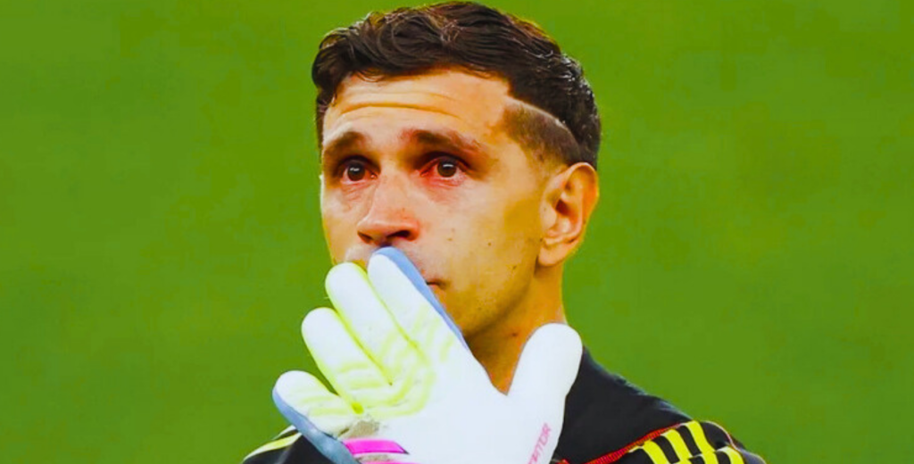 Dibu Mart&iacute;nez se march&oacute; llorando de Aston Villa, pero tuvo el peor final de todos