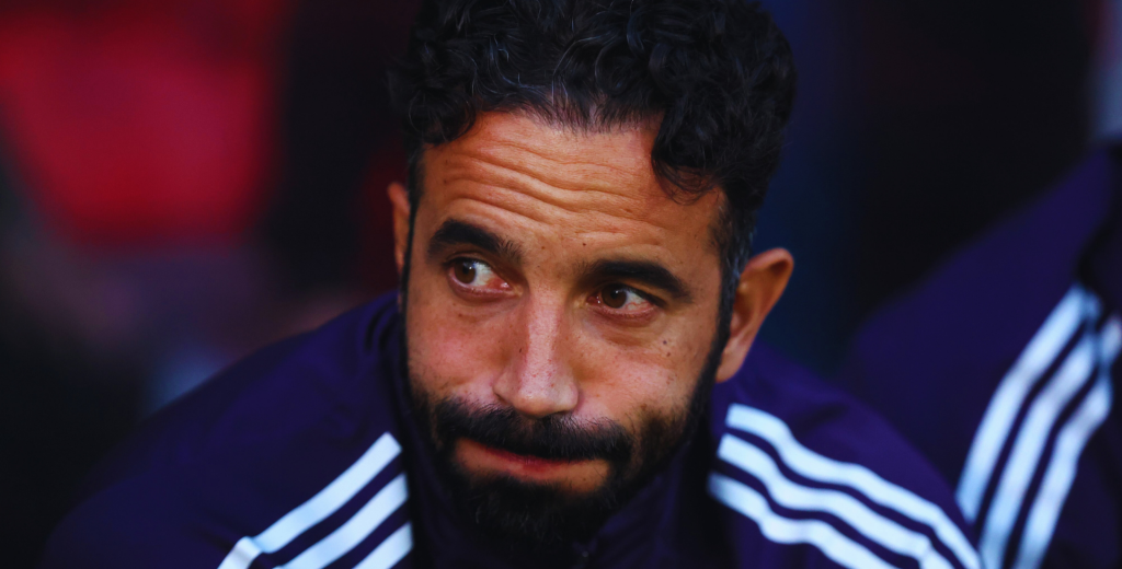 No rinde en Manchester United, pidió un aumento y Amorim lo mandó al banco