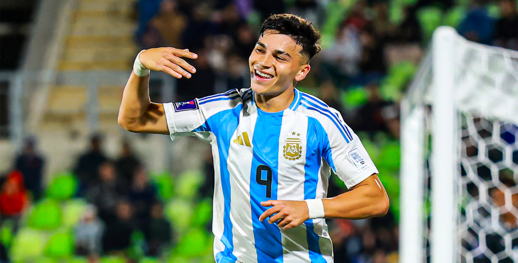 Argentina debutó con triunfo: derrotó a Cuba con 10 jugadores y es líder