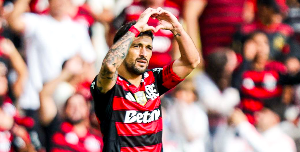 Flamengo le ganó 3-2 a Palmeiras y lo alcanzó en la cima del Brasileirao