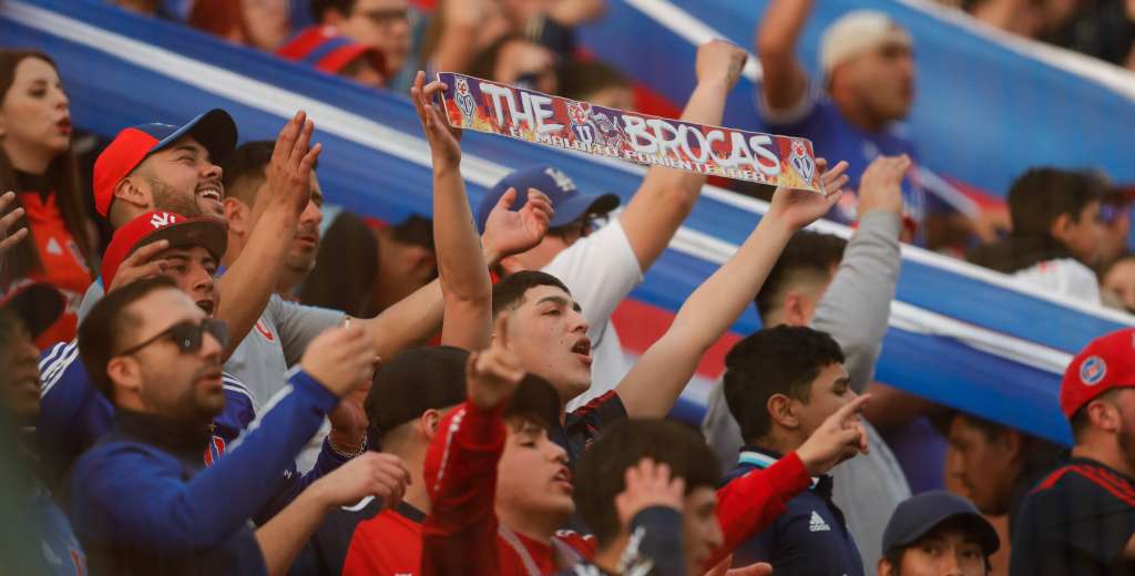 Debe ser un error, ellos son civilizados: hinchas de U de Chile destrozan el bus de Lanús