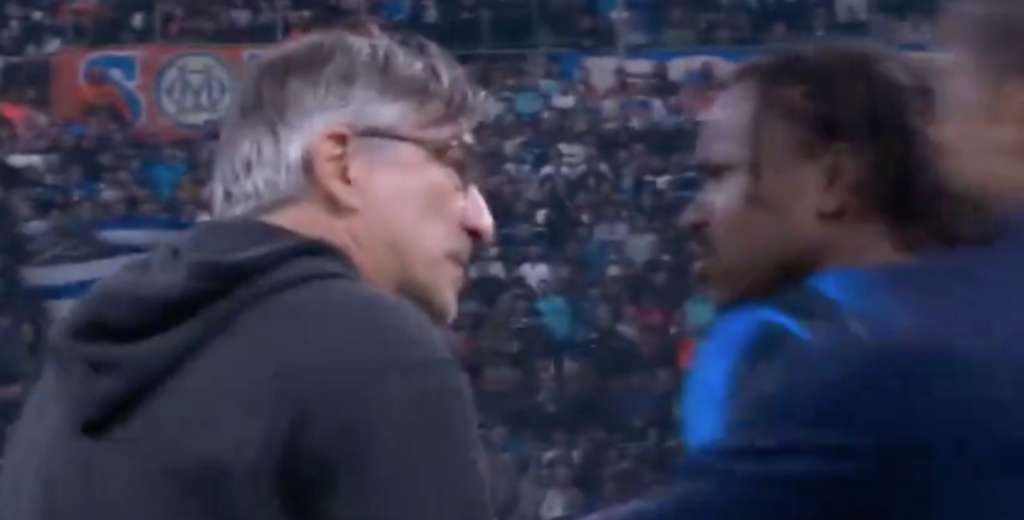 Pocas veces se vio algo así: Ivan Juric quiso pelearse con Lookman en pleno partido