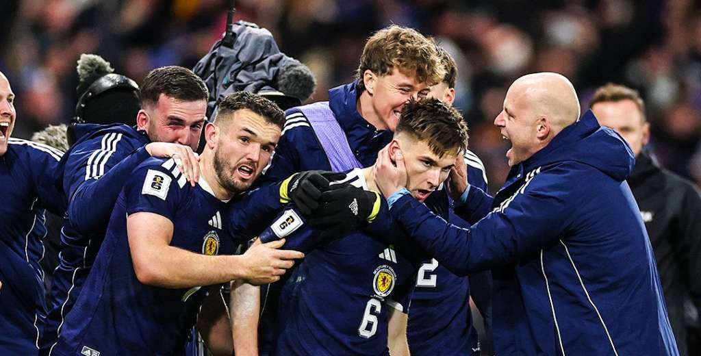 Un gol de chilena, otro de mitad de cancha y uno a los 93: Escocia hace historia