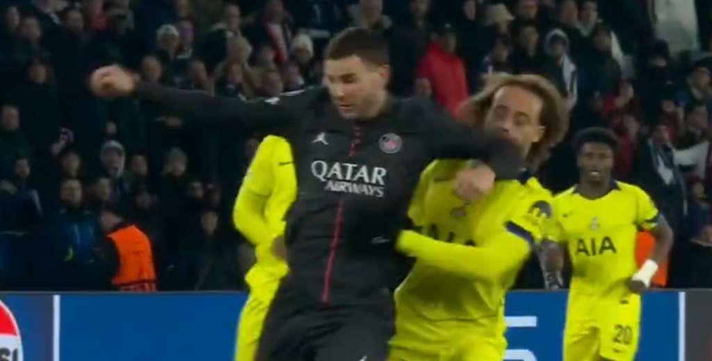 Criminal e innecesario: Hernández y un codazo a Xavi Simons sin sentido