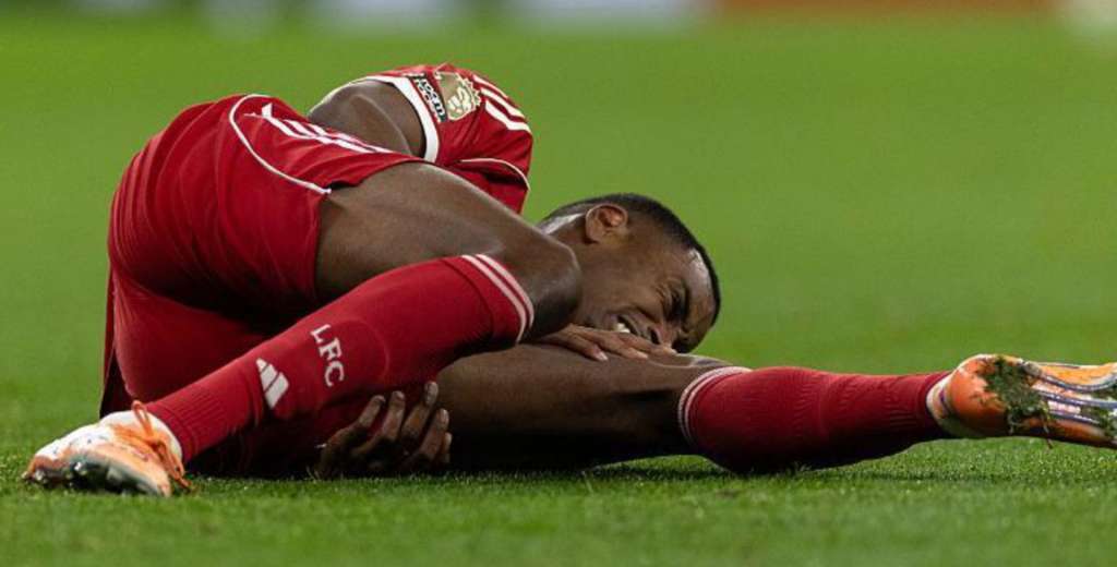 Lo sufre todo Liverpool: Isak se lesion&oacute; ante Tottenham y temen lo peor...