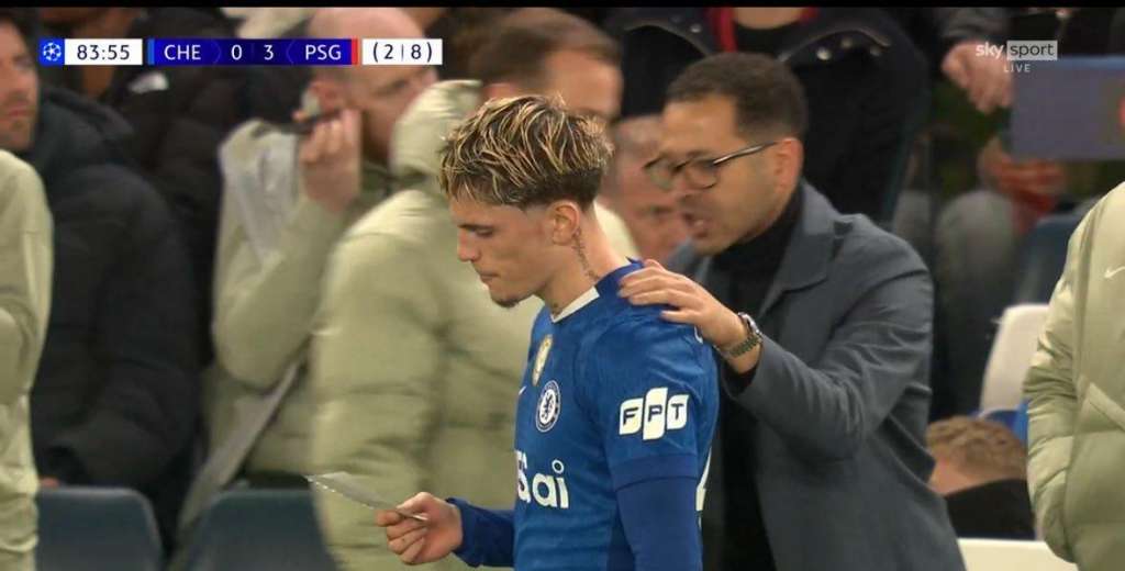 Garnacho y la imagen m&aacute;s humillante: Rosenior le da un papel perdiendo 8-2