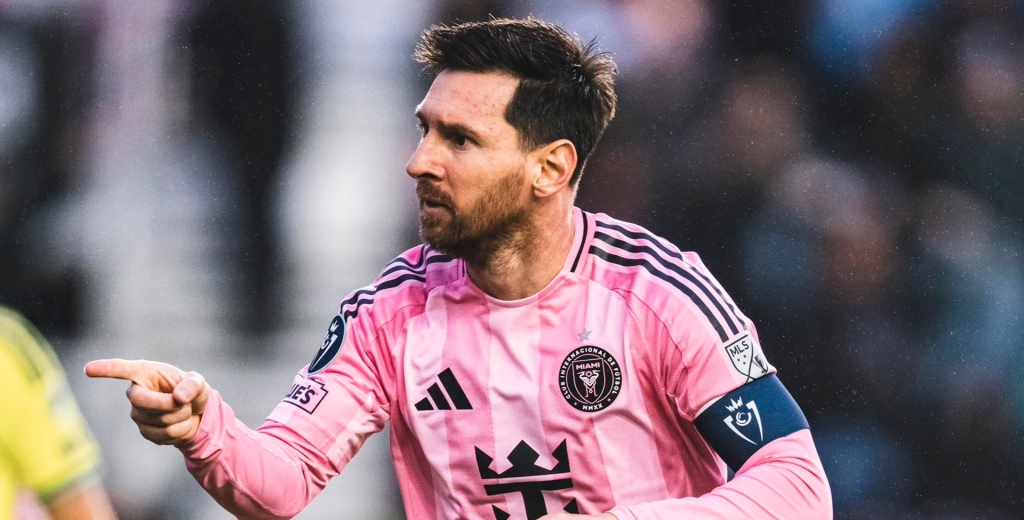 Lionel Messi, monstruoso: control, zurdazo y lleg&oacute; a los 900 goles en su carrera