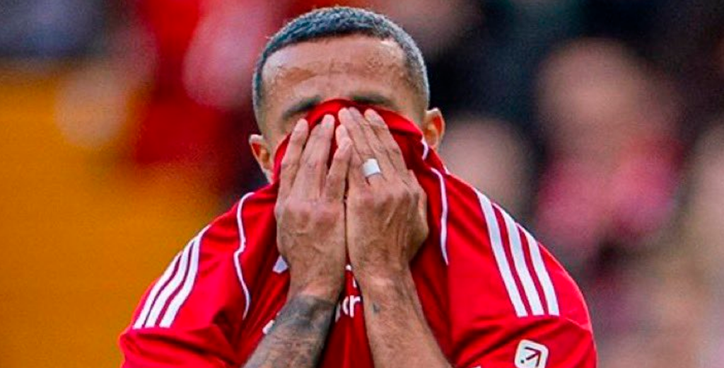 Estremecedor: Thiago Alcántara se quebró en pleno homenaje a Diogo Jota