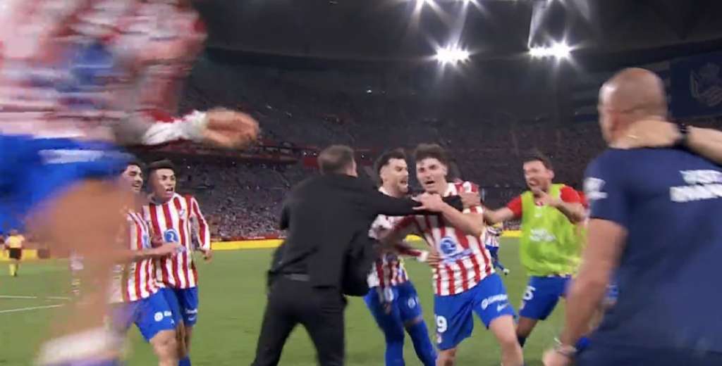 Minuto 82 y solo los genios hacen esto: Julián controló de taco e inventó un golazo