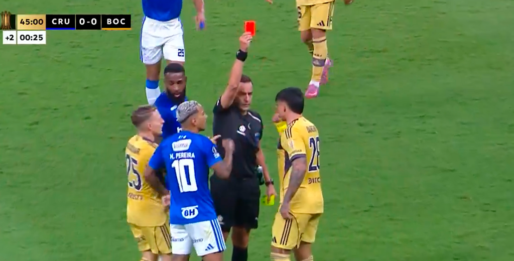 Bareiro es insólito: manotazo en la cara, roja y dejó a Boca con 10 jugadores