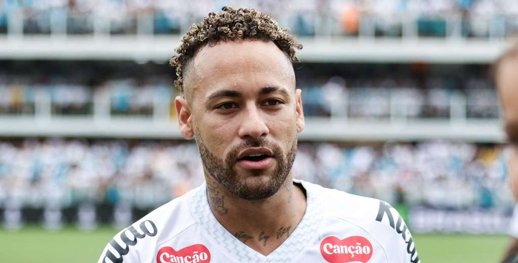 Tras agredir a Robinho, Neymar eval&uacute;a dejar Santos y firmar un traspaso hist&oacute;rico