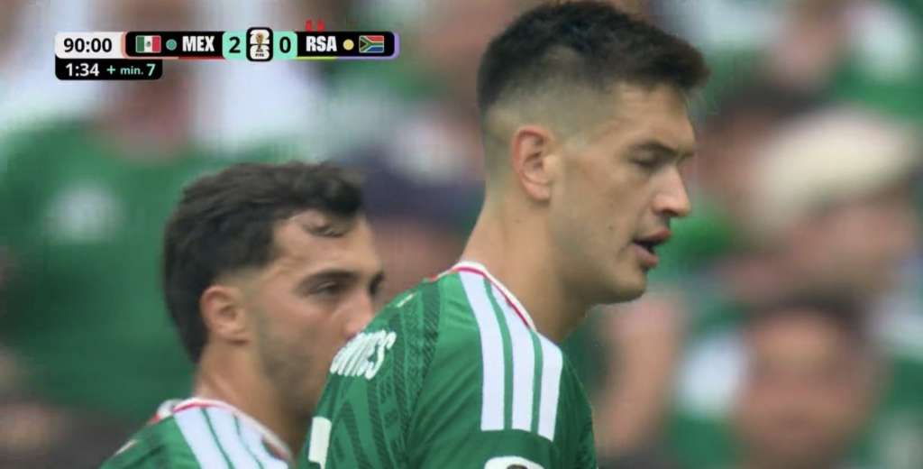 M&eacute;xico ganaba 2-0, minuto 93, todo controlado y C&eacute;sar Montes comete el peor error 