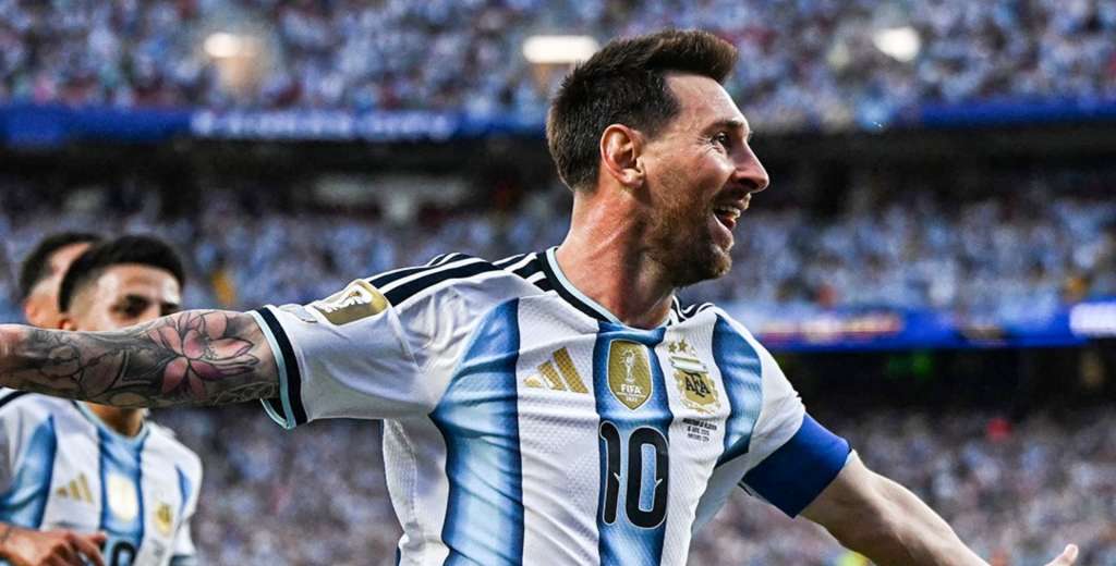 Argentina golea porque Messi es legendario: 3-0 y alcanzó el récord de Klose