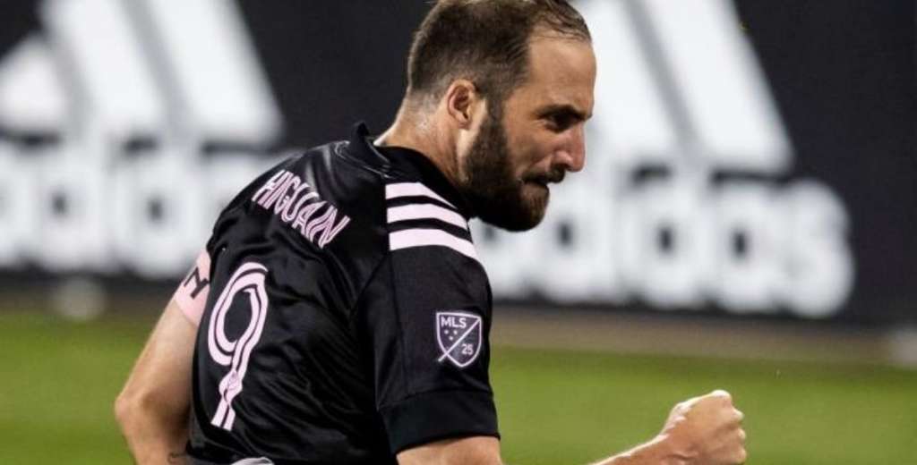 Higua&iacute;n: "Me mataban todos a cr&iacute;ticas y me vendieron en 90 millones"