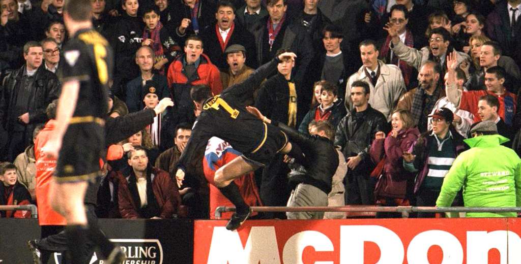 Cantona: "Me arrepiento de no haberle pegado a&uacute;n m&aacute;s fuerte..."