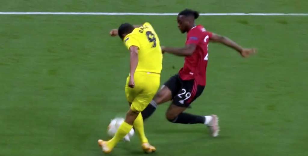 La rabona de Carlos Bacca contra el United