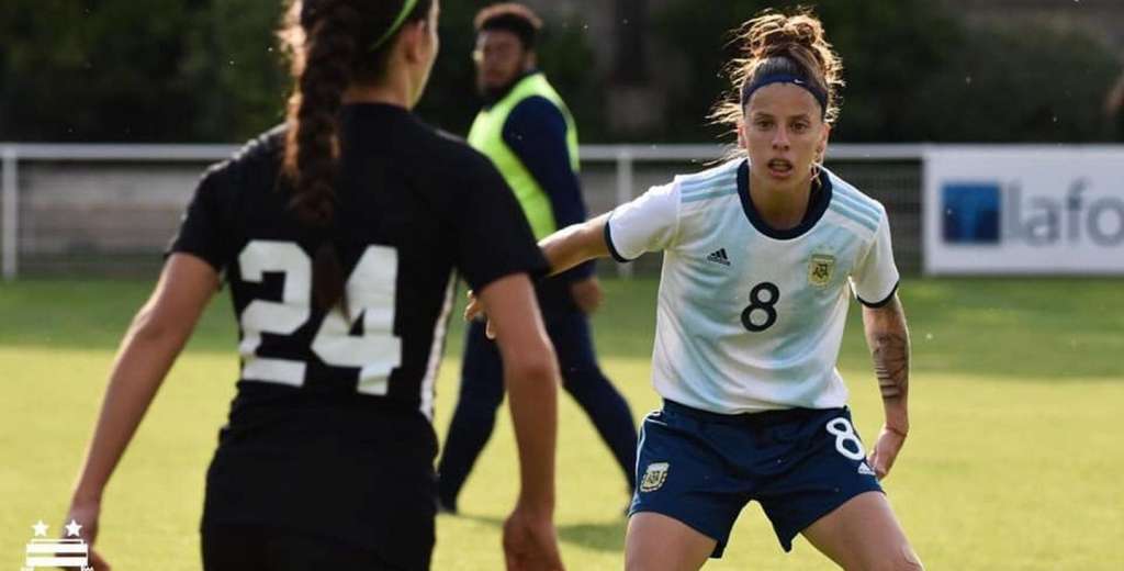 Estas son las futbolistas argentinas que la rompen en todo el mundo