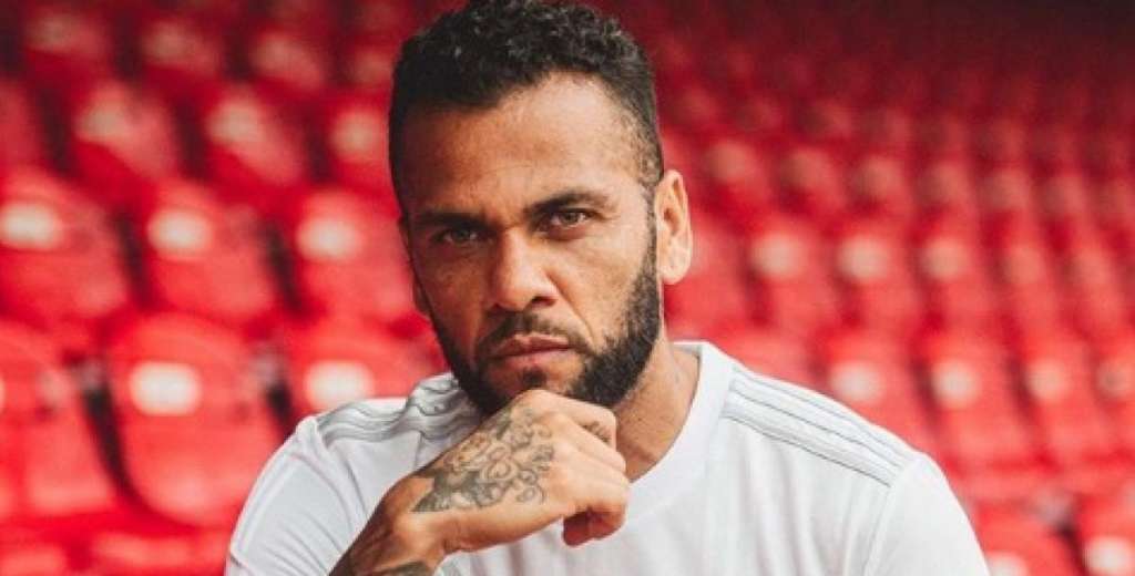 Dani Alves y un bombazo: podría jugar en un grande de Sudamérica