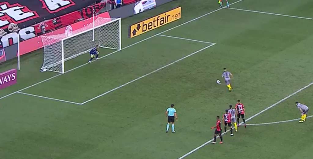 Inexplicable: el penal errado de Pe&ntilde;arol ante Paranaense