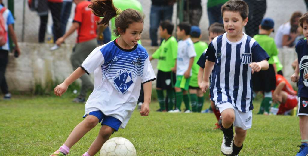 AFA: A un paso de aprobar la categoría de fútbol mixto