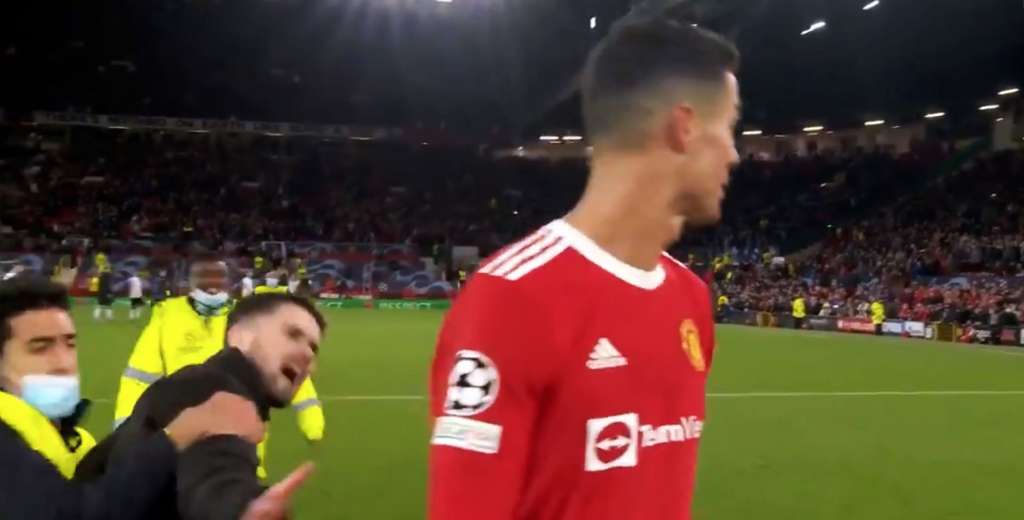 Un hincha fue corriendo desesperado y "toc&oacute;" a Cristiano Ronaldo