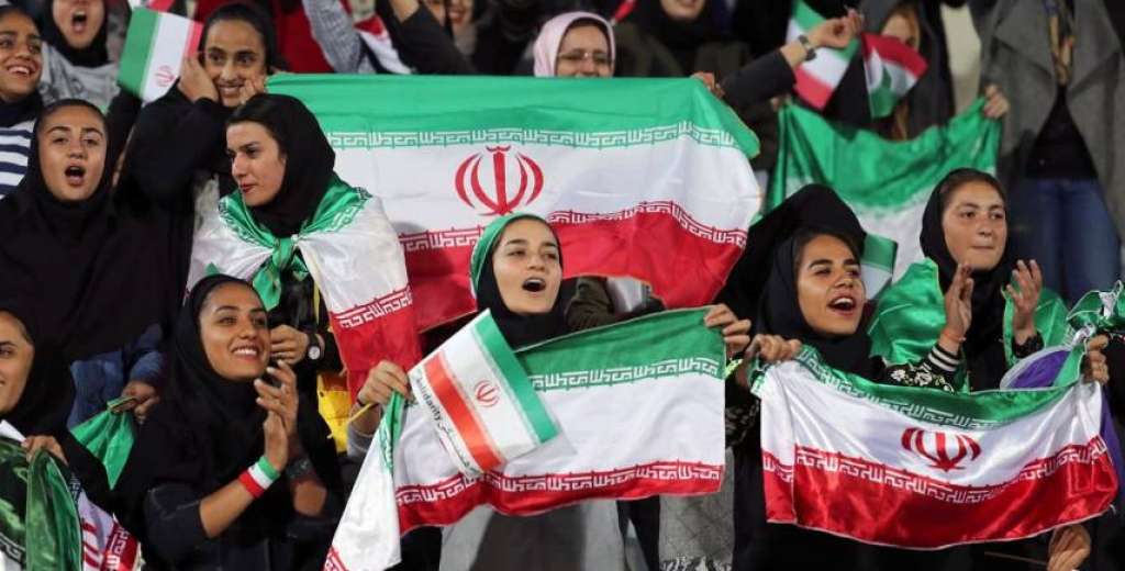 Federaci&oacute;n Iran&iacute; pide al parlamento que las mujeres vuelvan a las tribunas