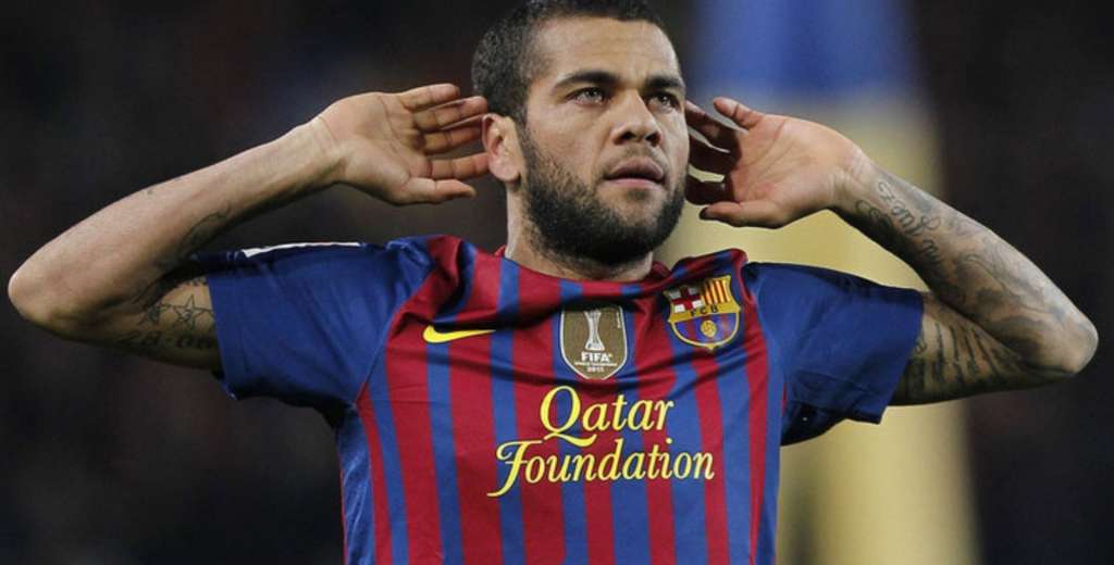 Es el mejor lateral de la historia y asegur&oacute; que Dani Alves es m&aacute;s que &eacute;l