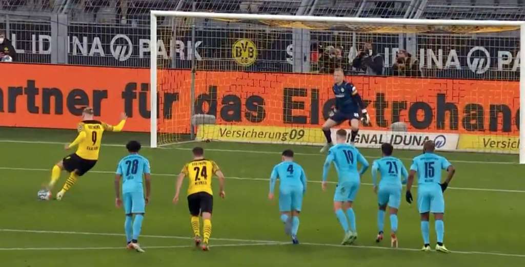 Haaland tenía un penal para el Dortmund y lo pateó así