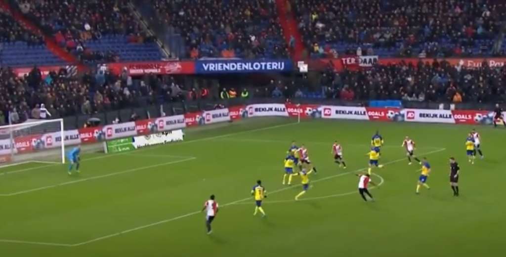 ¡Bombazo! Luis Sinisterra la clavó al ángulo desde fuera del área