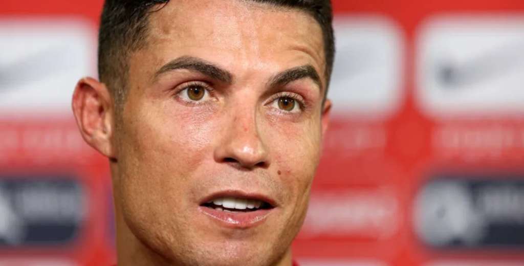 Le colgaron la bandera a Cristiano y se terminó todo: "No jugarás aquí"