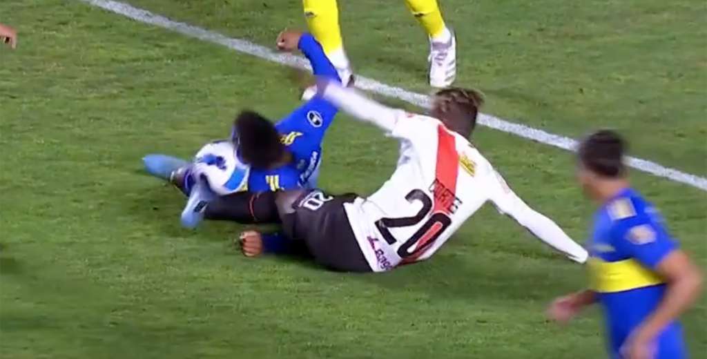 Terrible: Les peg&oacute; a dos jugadores de Boca y lo expulsaron