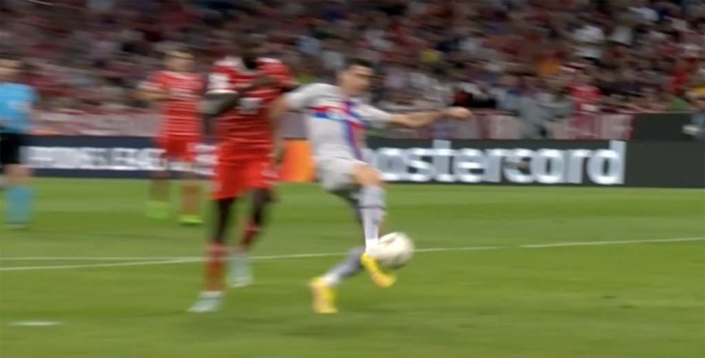 No se puede creer: el gol que se perdió Lewandowski