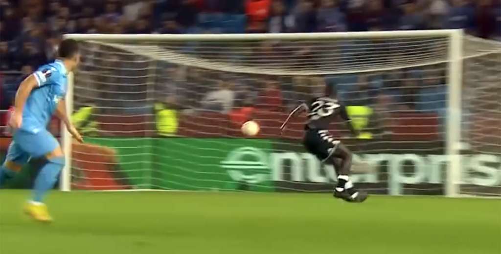 El gol en contra del 2022: se le pasaron, le rebotó y terminó en su arco