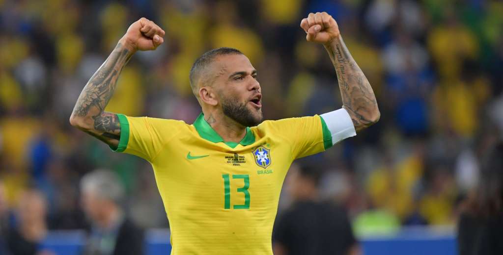 Oficial: Dani Alves jugará en el Sao Paulo hasta el 2022