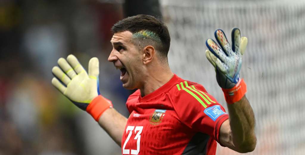 "Siempre adentro de la cancha": la arenga de Dibu Martínez que encendió el partido