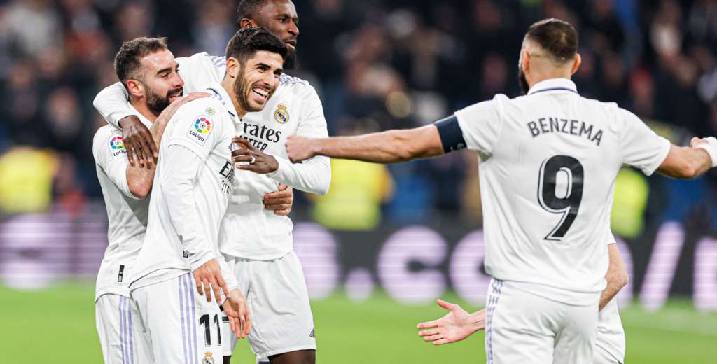 El Real Madrid venció al Valencia 2-0 y acecha al FC Barcelona