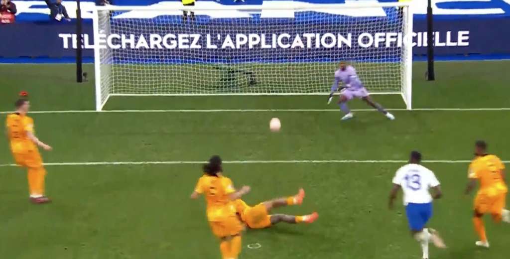Terrible: Depay pod&iacute;a hacerle un gol a Francia pero err&oacute; su penal