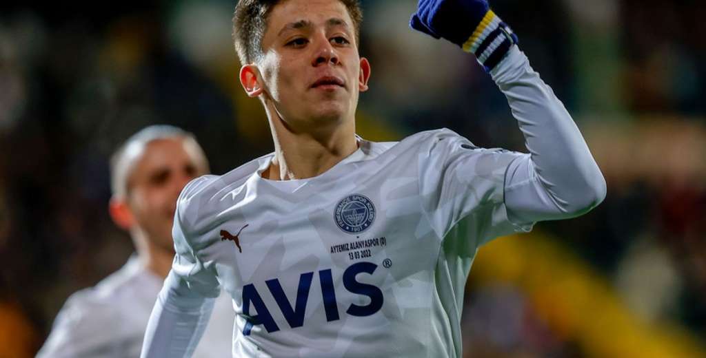 Arda Güller tiene 18 años, la rompe en Fenerbahce y Real Madrid lo tiene en su radar
