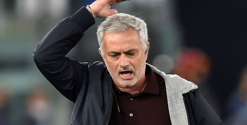 La UEFA sancionó a Mourinho y el entrenador no lo toleró: renunció a un cargo
